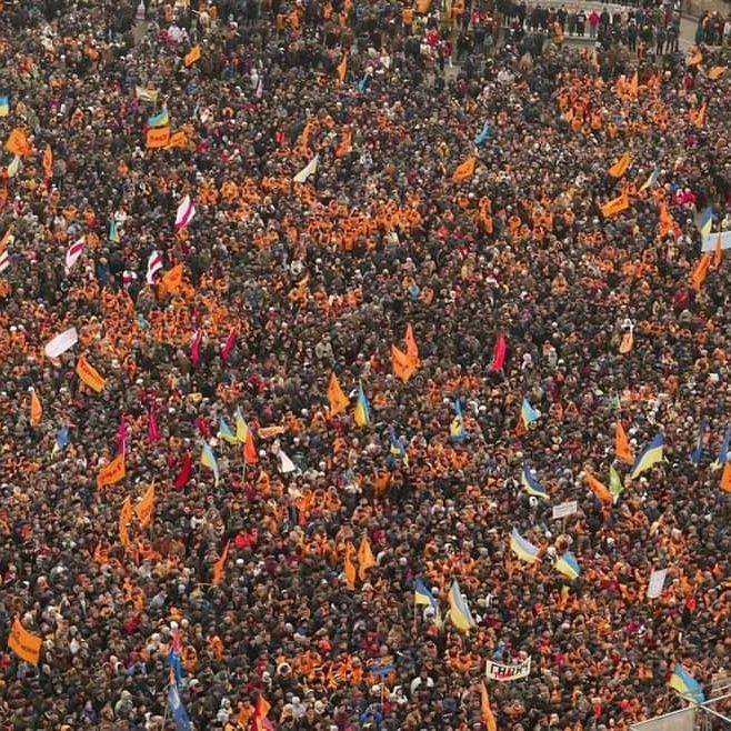 Мода барикад. Як одяг ставав голосом протесту в Україні і світі